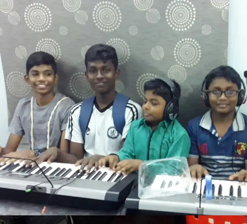 Guitar training classes in Chennai